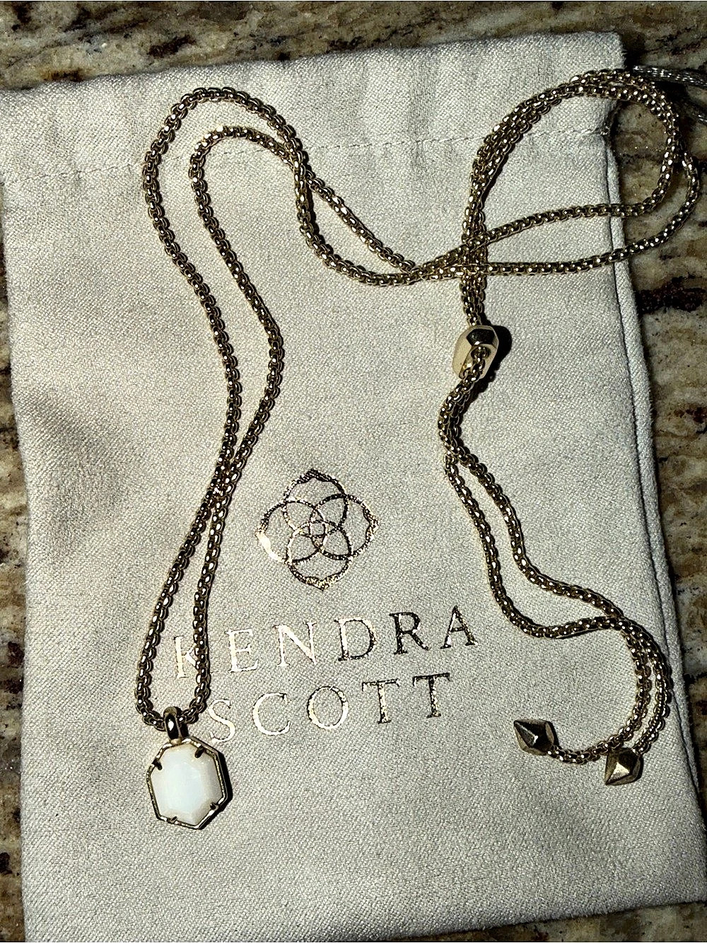Kendra Scott Davie Short Pendant Necklace Gold & White